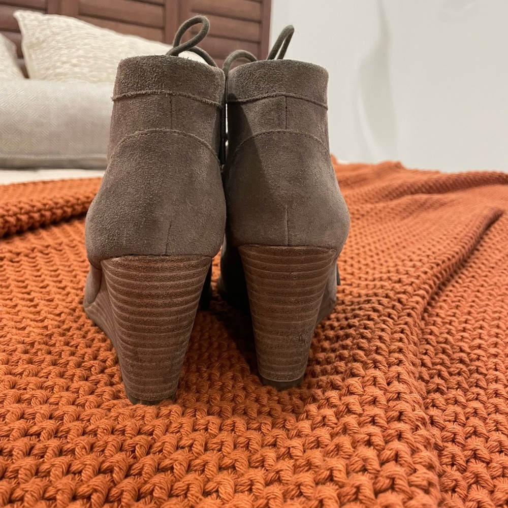 Lace up suede wedge booties Size 8 - Picture 8 of 8